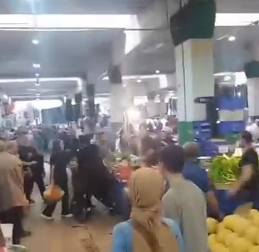 PAZARCI ESNAFI TARAFINDAN KIZININ YANINDA DARP EDİLDİ