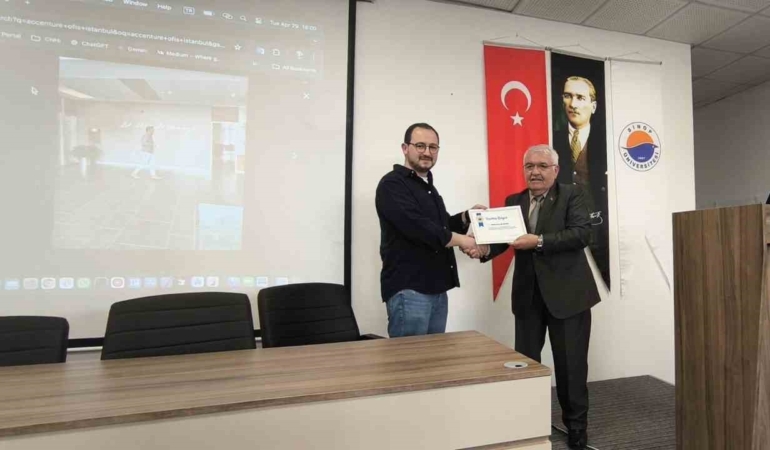 Mobil ekip liderinden gençlere kariyer rehberliği