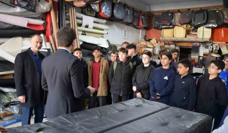 Öğrenciler meslekleri tanıyor