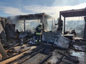 KONYA'DA OKUL İNŞAATINDA 7 KONTEYNER YANDI