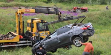 onundeki-araca-carparak-sarampole-uctu