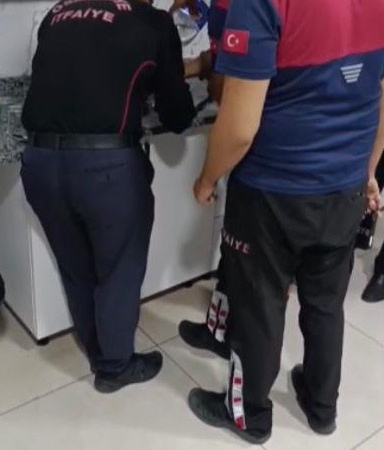 Parmağına yüzük sıkışan vatandaşın yardımına itfaiye koştu