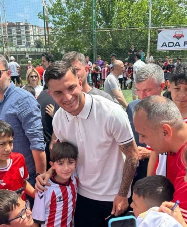samsunsporlu-oyunculardan-sporcu-miniklere-ziyaret
