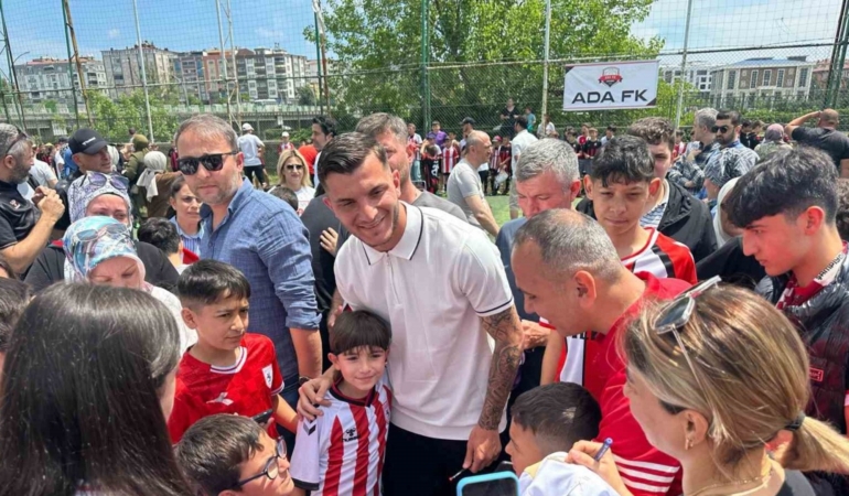 samsunsporlu-oyunculardan-sporcu-miniklere-ziyaret