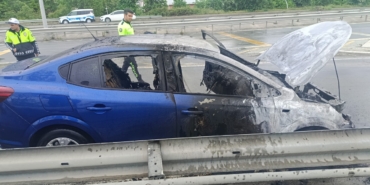 seyir-halindeki-otomobil-yandi