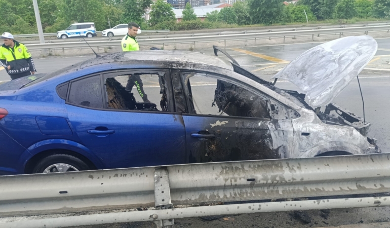 seyir-halindeki-otomobil-yandi