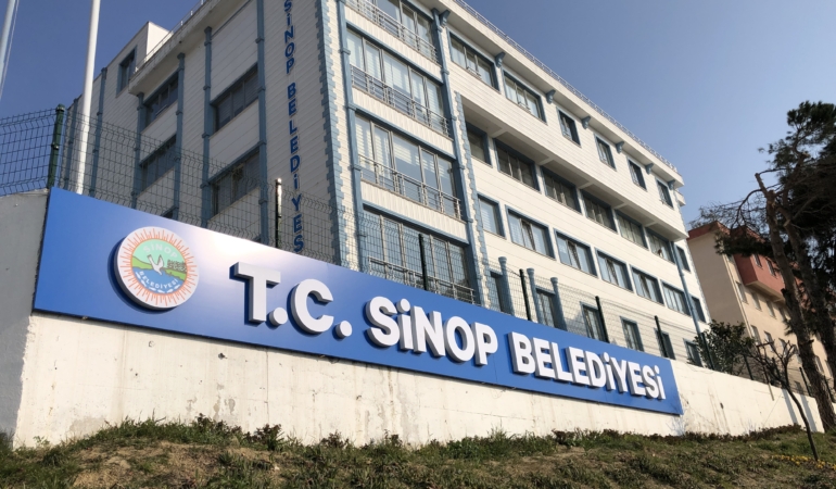 SİNOP BELEDİYESİ GIDA KOLİSİ DAĞITIMINI SÜRDÜRÜYOR