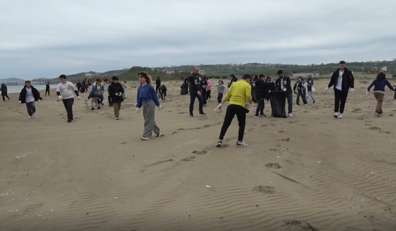 Sinop’ta çevre temizliği etkinliğiyle doğa kirliliğine dikkat çektiler