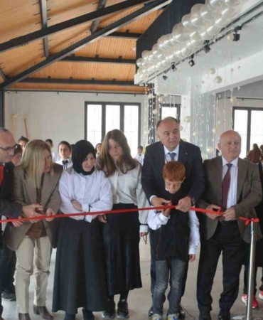 sinopta-ozelim-cocuk-korosu-ve-karma-sanat-sergisi-duzenlendi