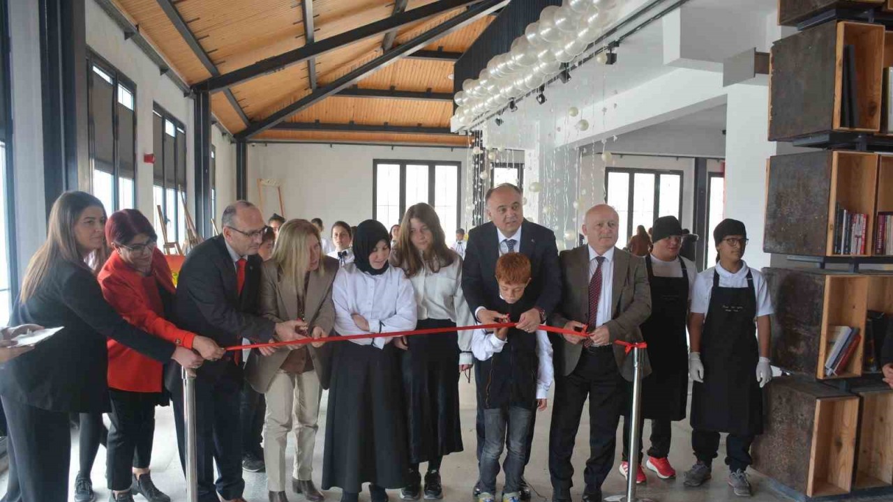 sinopta-ozelim-cocuk-korosu-ve-karma-sanat-sergisi-duzenlendi