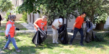 sinopta-temizlik-kampanyasi-gonulluler-kenti-temizledi