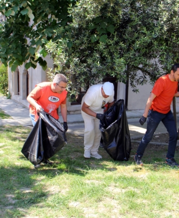 sinopta-temizlik-kampanyasi-gonulluler-kenti-temizledi