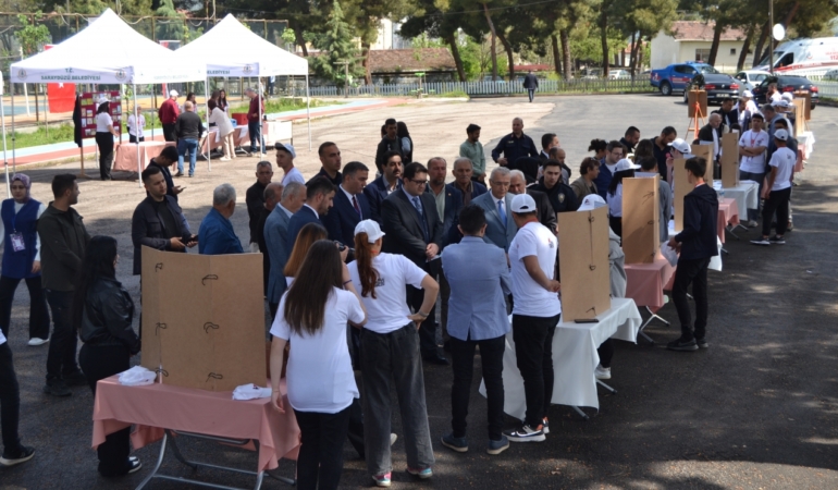 Sinop’ta TÜBİTAK 4006 Bilim Fuarı açıldı