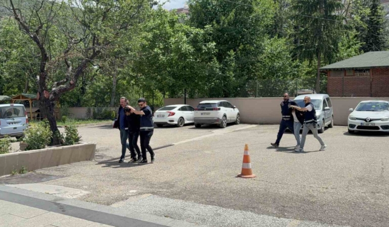 tokatta-bir-kadin-dovulerek-olduruldu