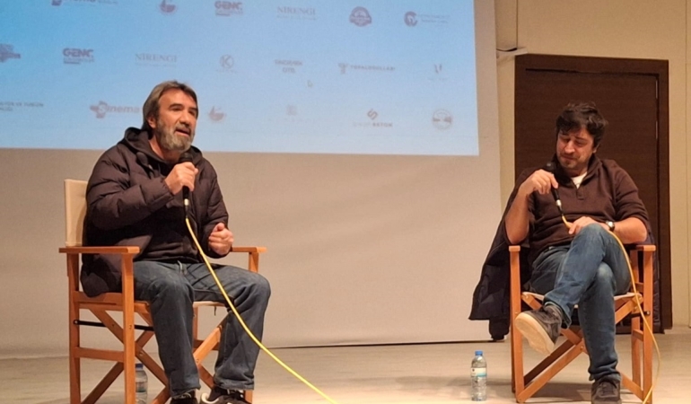 Ünlü yönetmen Demirkubuz Sinop’ta hayranlarıyla buluştu