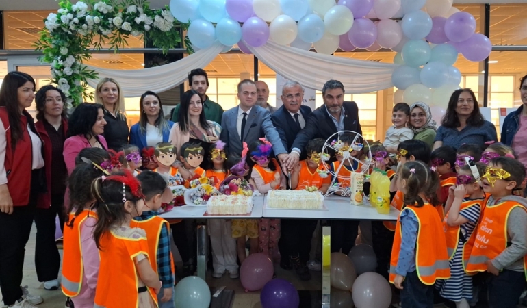 Üniversiteli gençlerle anaokullu minikleri buluşturan proje