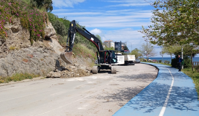 Sinop’ta tehlikeli kayalar temizlendi