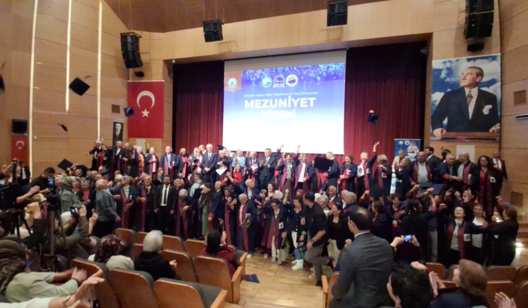 Sinop Tazelenme Üniversitesi mezunları kep attı