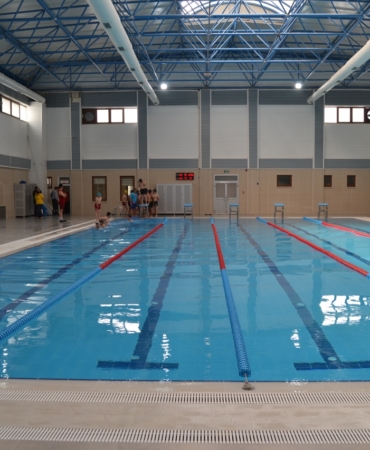 yenilenen-yari-olimpik-yuzme-havuzu-hizmete-acildi