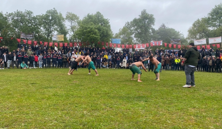 Yusuflu Güreş Şenliği yağmura rağmen hız kesmedi