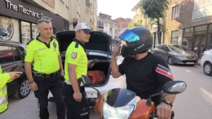 1-ayda-10-kez-ceza-yedi-polise-gidip-tesekkur-etti