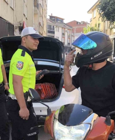 1-ayda-10-kez-ceza-yedi-polise-gidip-tesekkur-etti