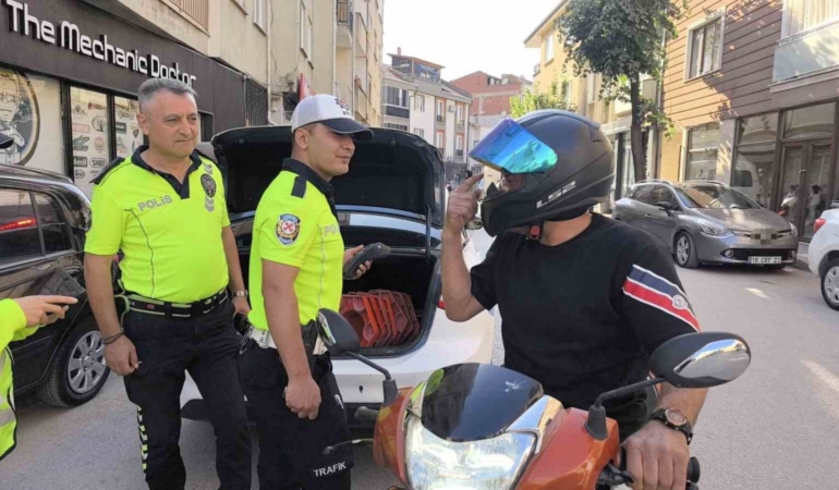 1 ayda 10 kez ceza yedi, polise gidip teşekkür etti