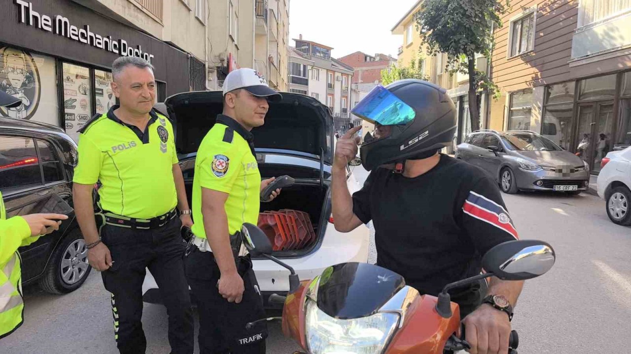 1-ayda-10-kez-ceza-yedi-polise-gidip-tesekkur-etti