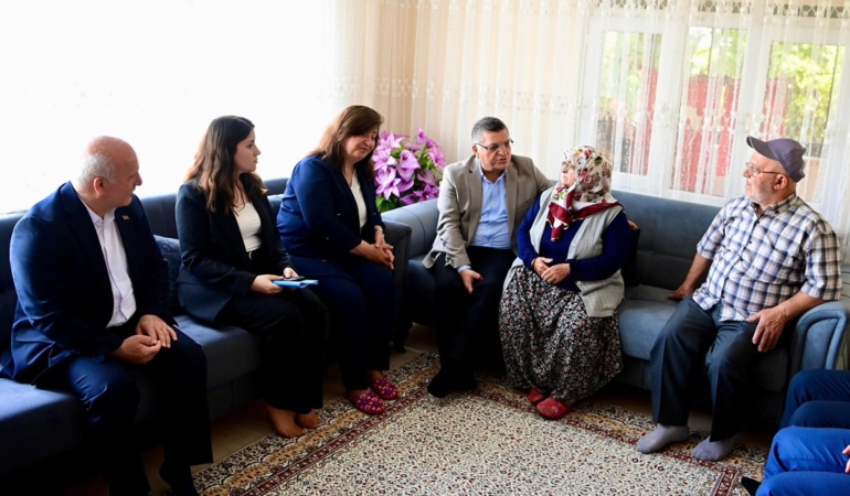 Vali Özarslan’dan şehit ailesine bayram ziyareti