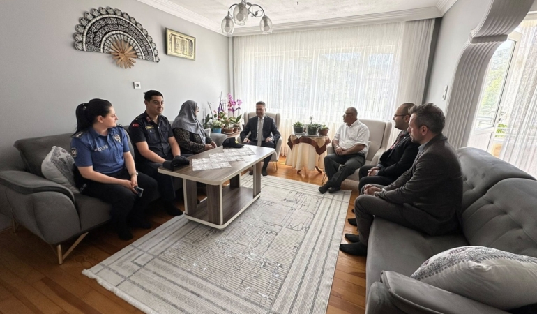Kaymakam Çelik’ten şehit ailesine bayram ziyareti