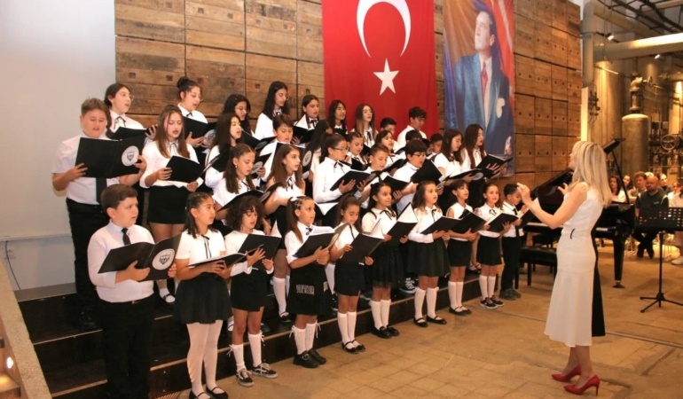 Sinope Çocuk Korosu ayakta alkışlandı