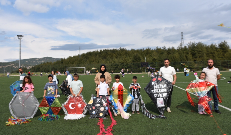Uçurtma şenliği renkli görüntülere sahne oldu