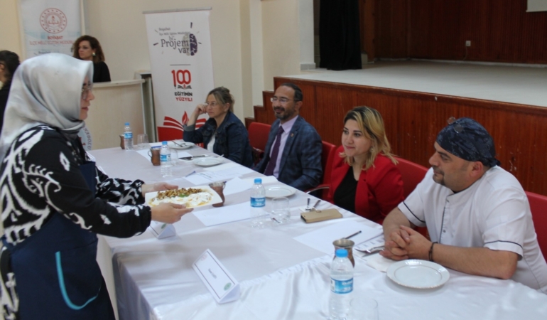 Sinop’ta öğretmenler arası yemek yarışması yapıldı