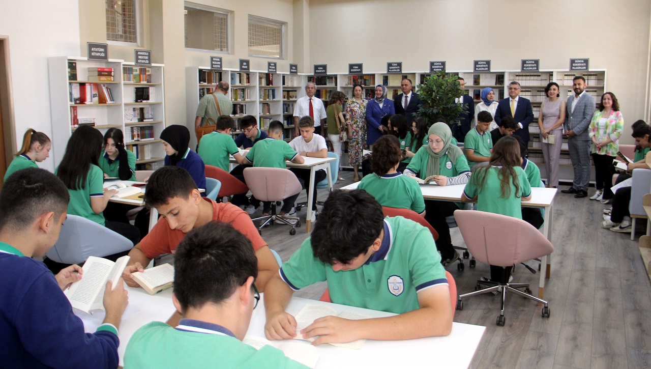 Sinop'ta Yusuf Kemal Tengirşenk Sosyal Bilimler Lisesi'nde kütüphane açıldı