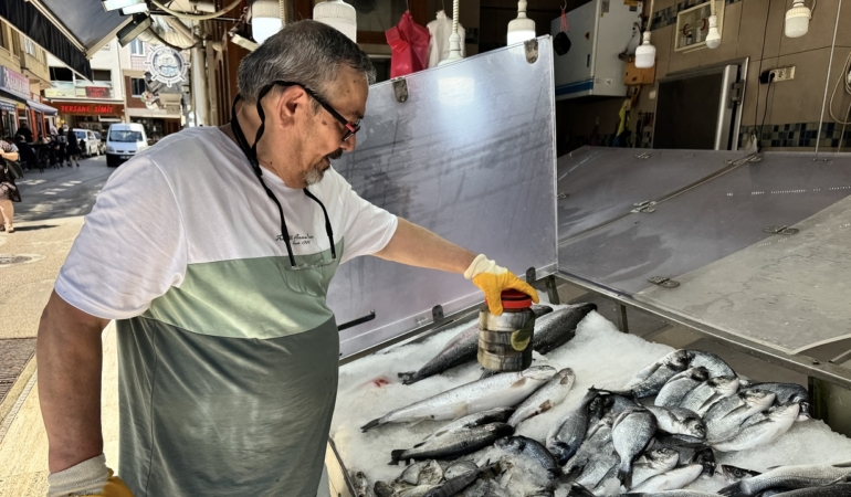 Kışın tuzlanan balıklar yaz sofralarına tat katıyor
