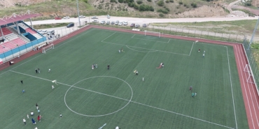 GÖKYÜZÜ UÇURTMALARLA ŞENLENDİ: BOYABAT'TA RENKLİ FESTİVAL