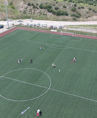 GÖKYÜZÜ UÇURTMALARLA ŞENLENDİ: BOYABAT'TA RENKLİ FESTİVAL