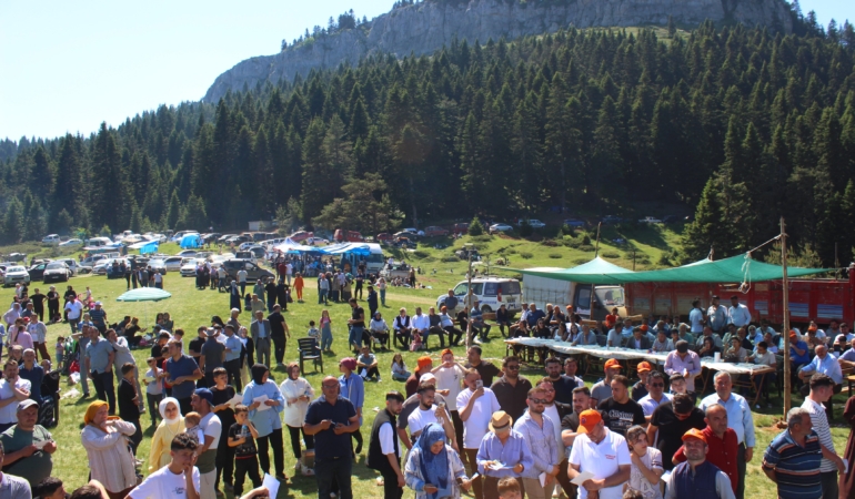 TÜRKELİ'DE BAYRAM COŞKUSU YAYLADA YAŞANDI