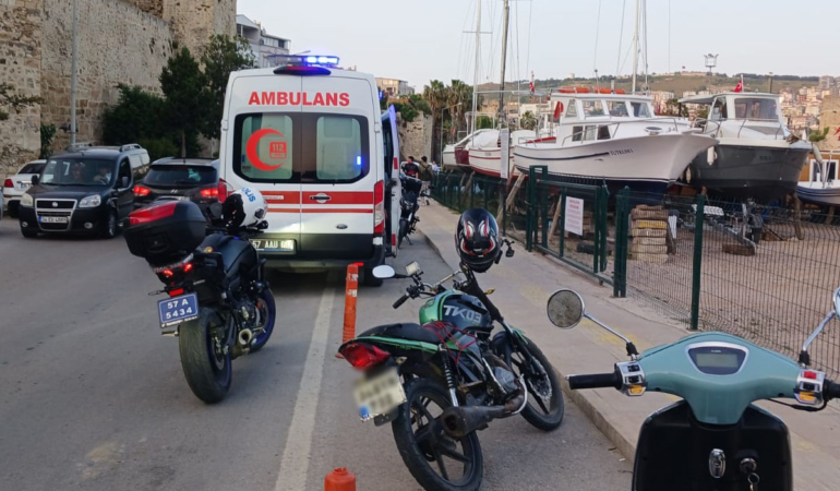 Sinop’ta motosiklet ile otomobil çarpıştı