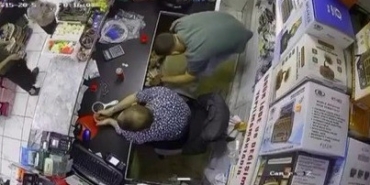 ATEŞLE OYNADI YERİNDEN BÖYLE ZIPLADI