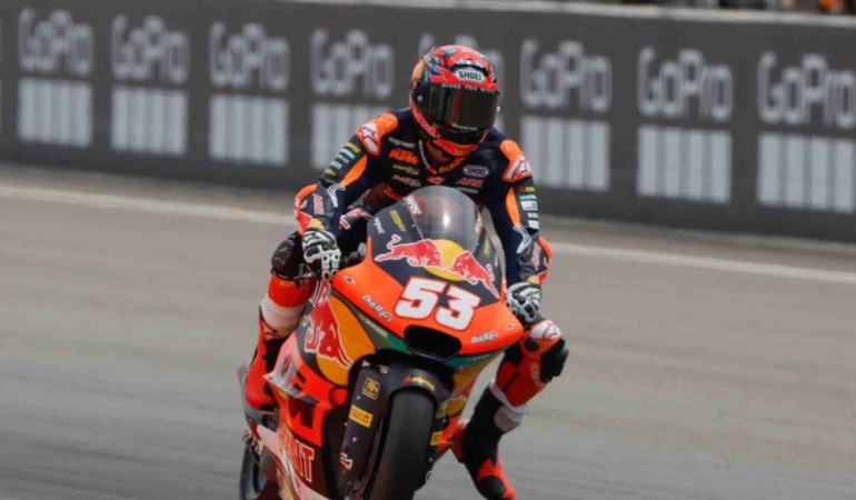 Deniz Öncü’den tarihi başarı