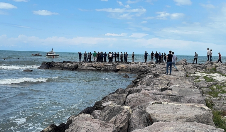 denizde-kaybolan-cocugu-arama-calismalari-suruyor