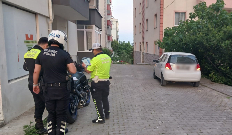 Sinop’ta alkollü ve ehliyetsiz sürücü polisi peşine taktı