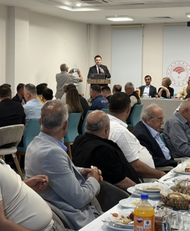 gerze-kaymakami-arabaciya-veda-yemegi