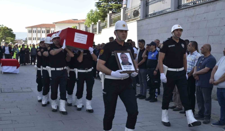 Hayatını kaybeden polis memuru törenle memleketine uğurlandı