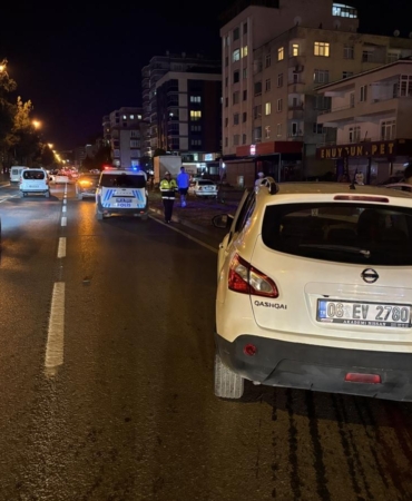 iki-otomobilin-carpistigi-kazada-5-kisi-yaralandi