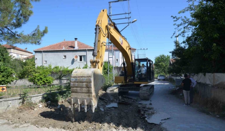 ilcede-2-etap-sicak-asfalt-calismalari-basladi