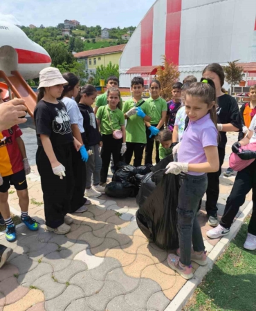 İLKOKULDAN ÇEVRE BİLİNCİ ETKİNLİĞİ