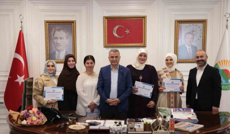 Kadın girişimcileri belgelerini aldı