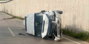 MİNİBÜSÜN DEVRİLMESİ SORUCU 10 KİŞİ YARALANDI